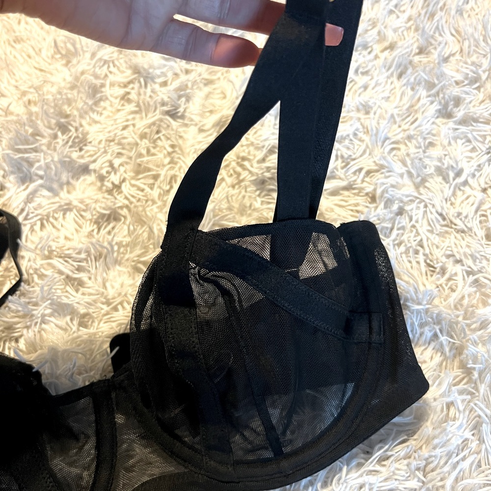 Victoria’s Secret Very Sexy Caged Unlined Balconette Black Bra 32DD - Picture 6 of 6